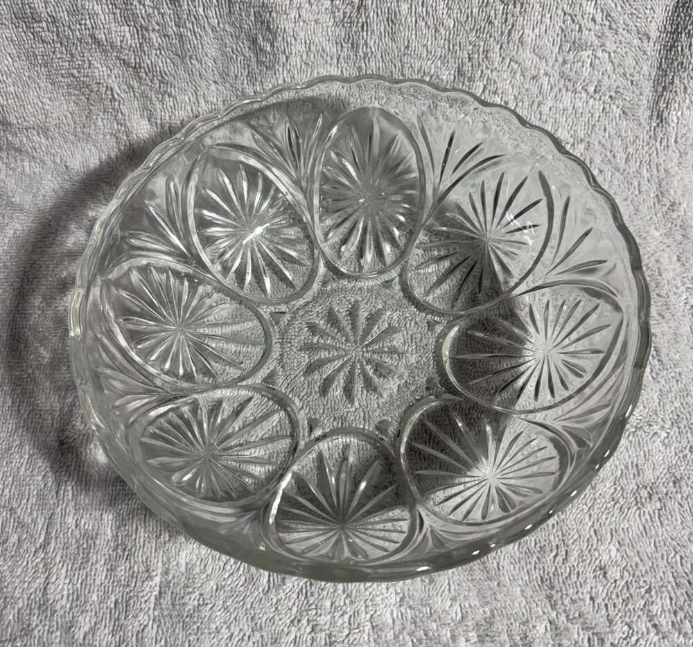 Anchor Hocking Starburst Medallion Glass Bowl